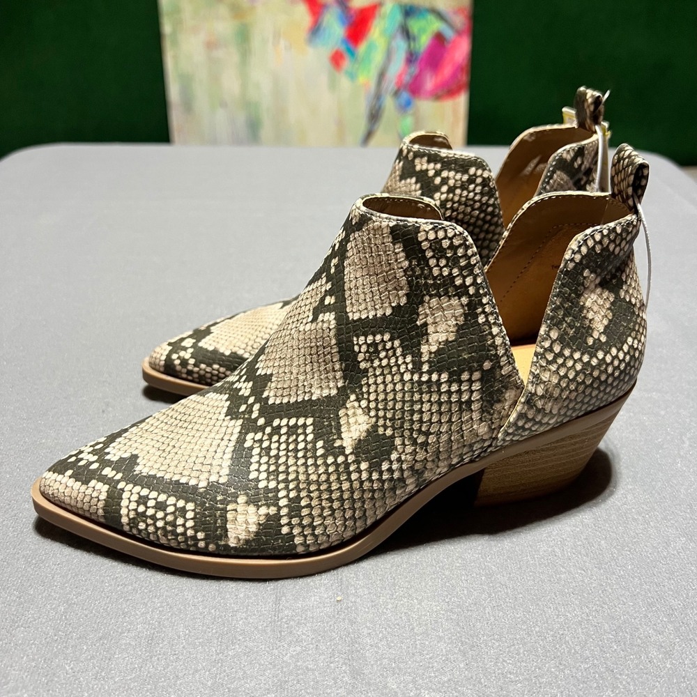 Universal Thread Wenda Snakeskin Cut Out Ankle Booties Gray 6.5 NEW